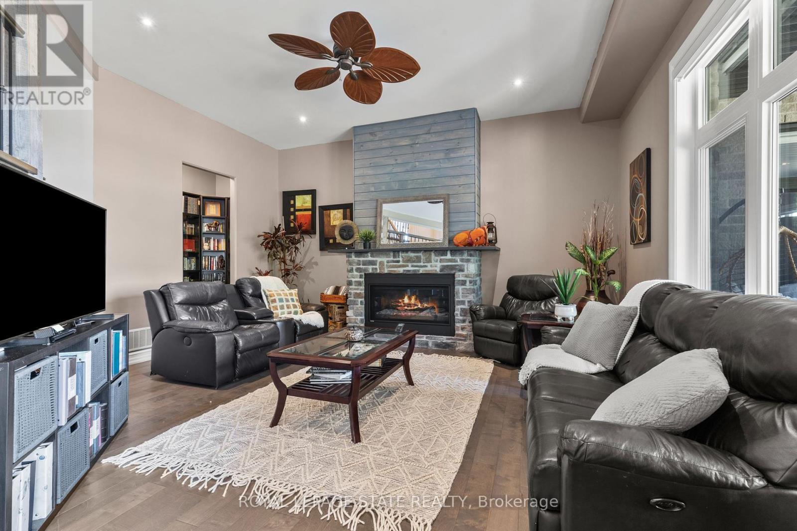 Photo 43 of 43 Third Road E, Hamilton ON