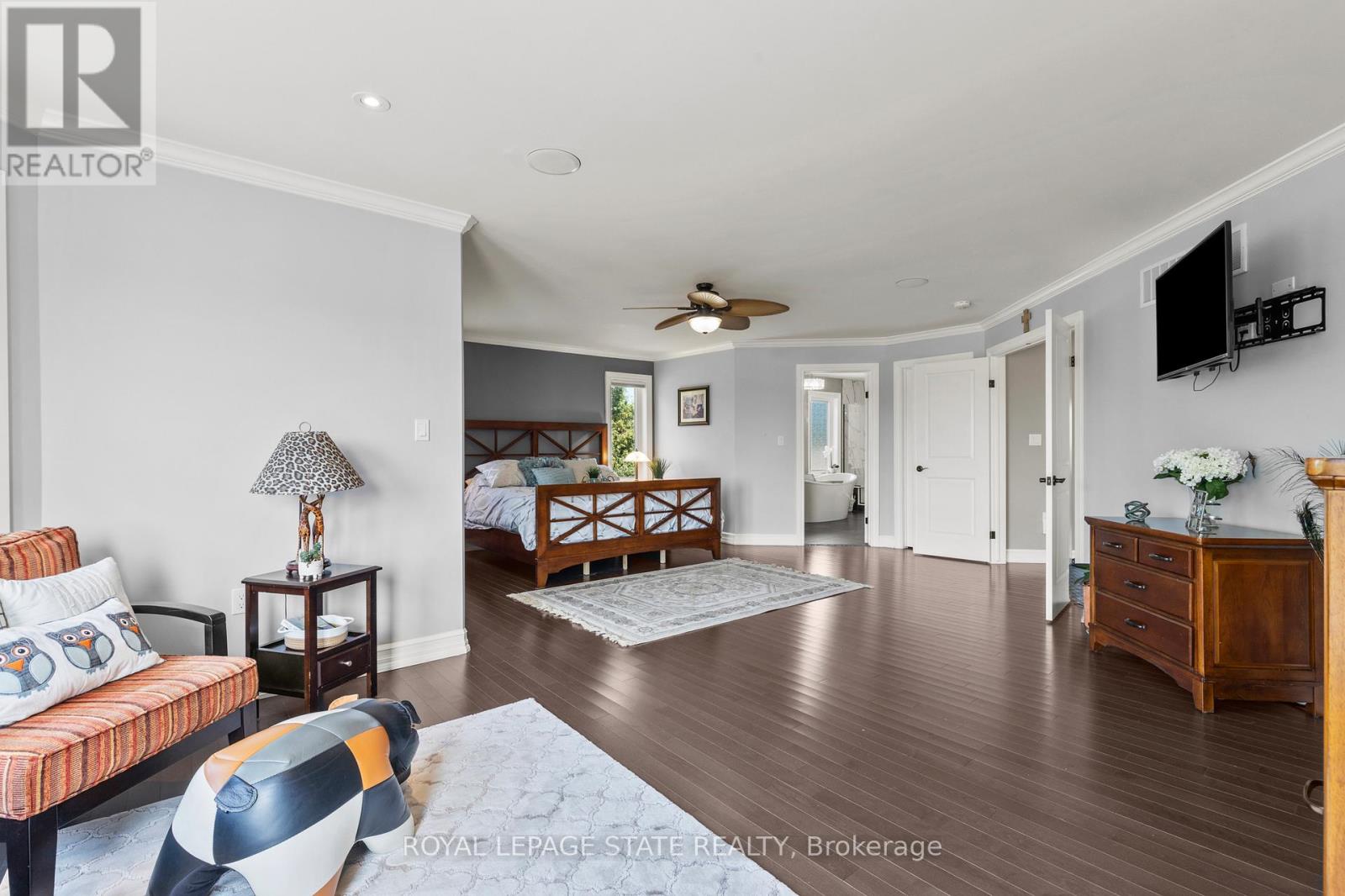 Photo 49 of 43 Third Road E, Hamilton ON
