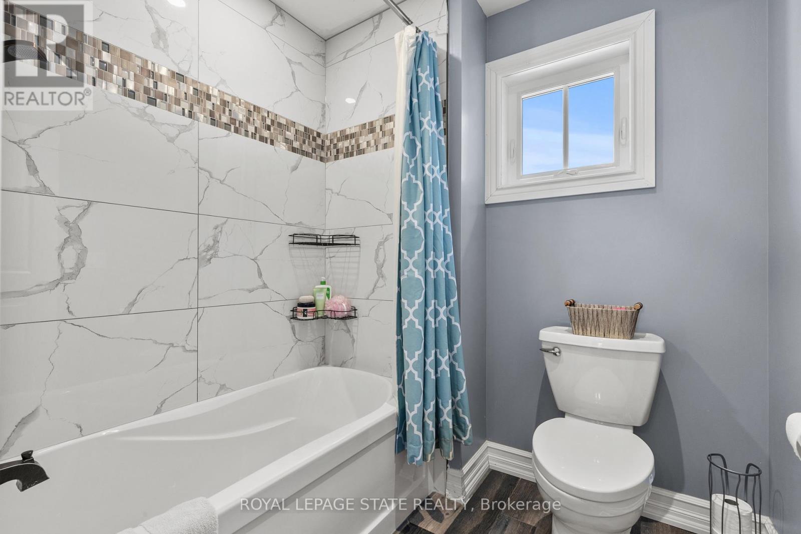Photo 35 of 43 Third Road E, Hamilton ON