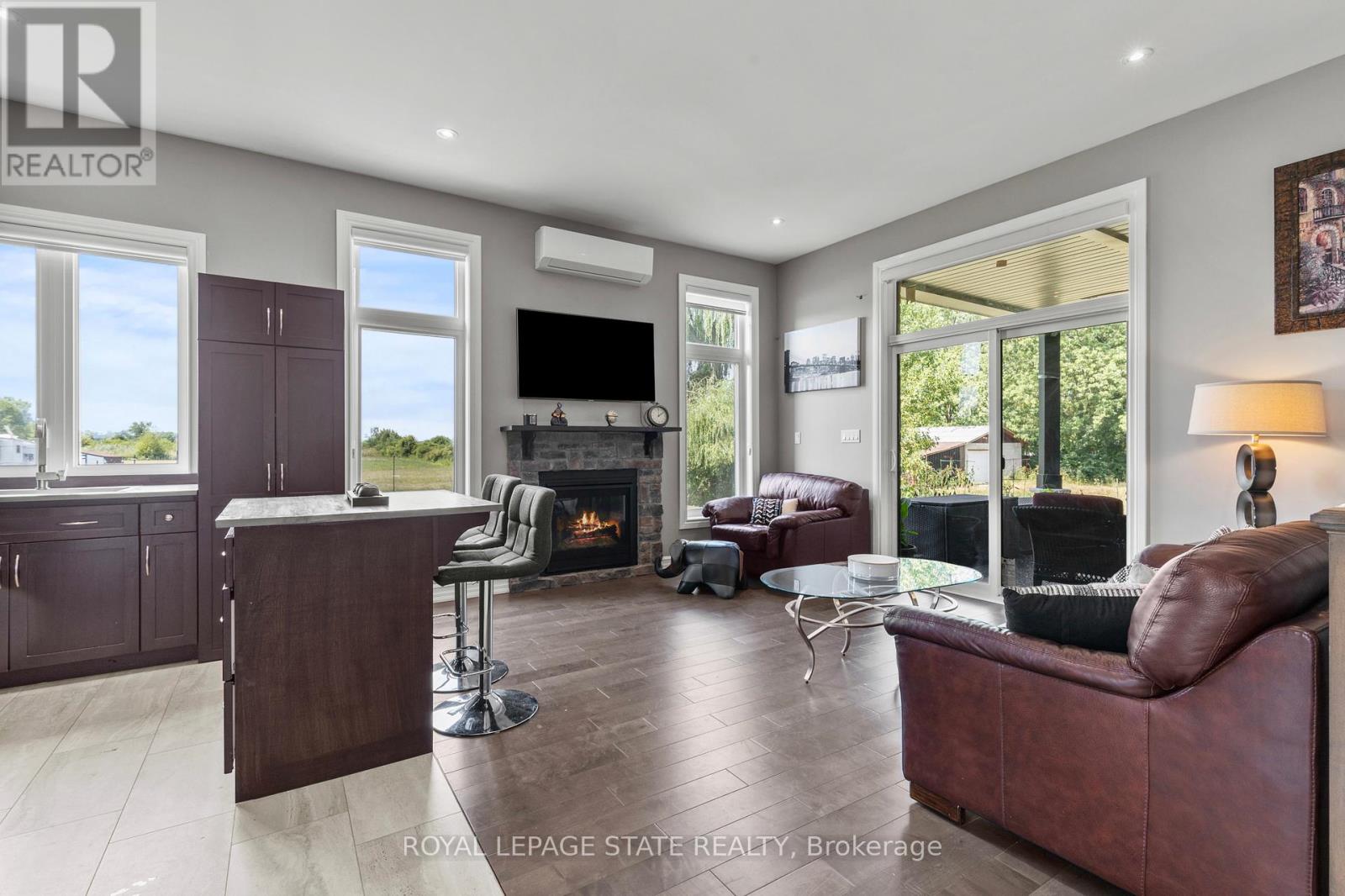 Photo 28 of 43 Third Road E, Hamilton ON