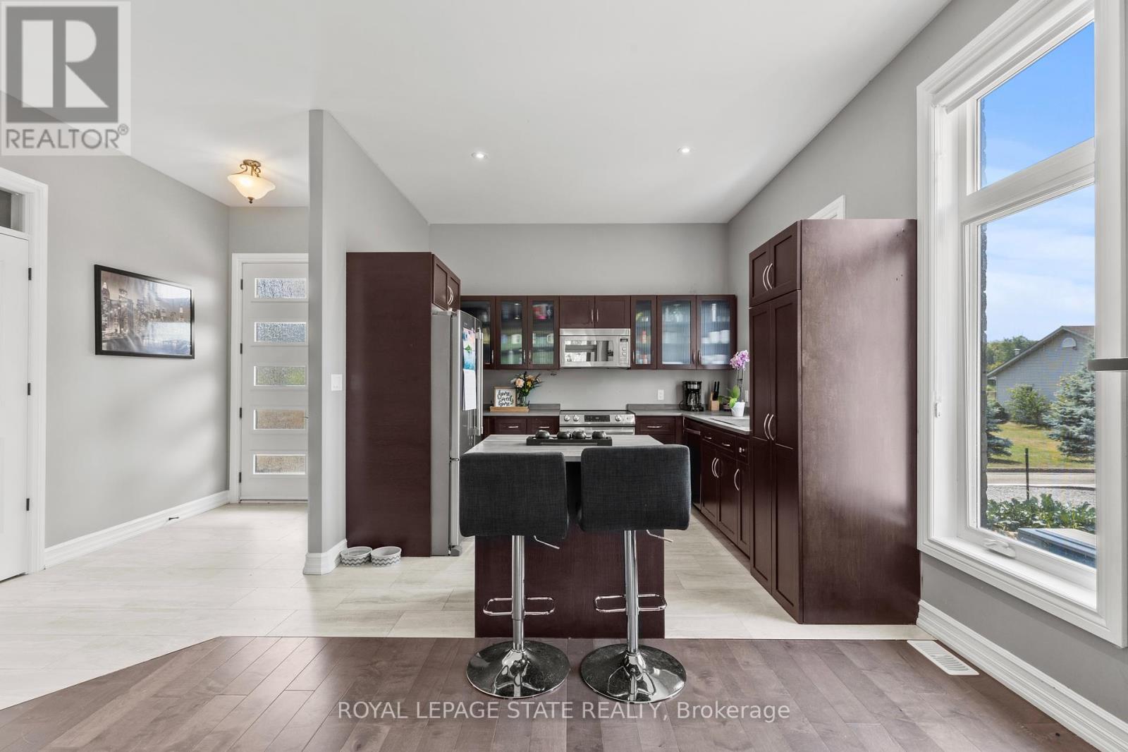 Photo 33 of 43 Third Road E, Hamilton ON