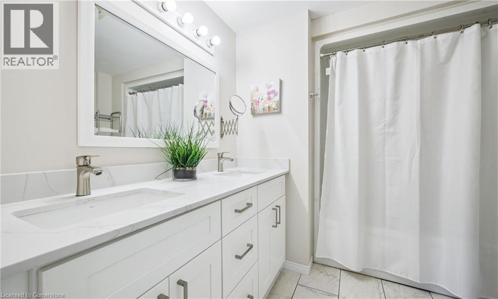 Photo 37 of 136 St Jerome Crescent, Kitchener ON