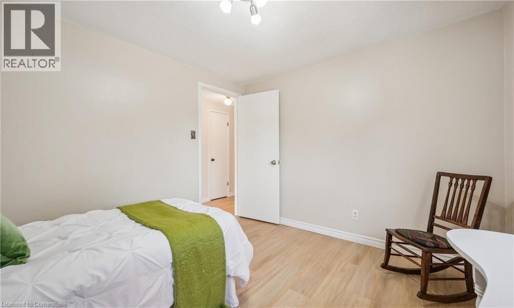 Photo 36 of 136 St Jerome Crescent, Kitchener ON