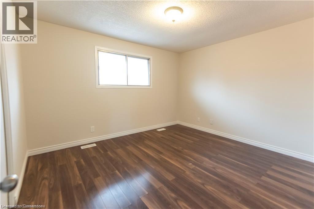 Photo 4 of 53 Obermeyer Drive Unit 1, Kitchener ON