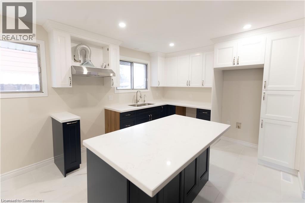 Photo 3 of 53 Obermeyer Drive Unit 1, Kitchener ON