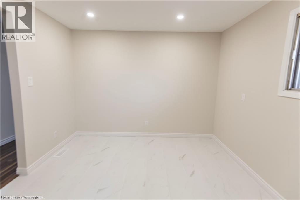 Photo 9 of 53 Obermeyer Drive Unit 1, Kitchener ON