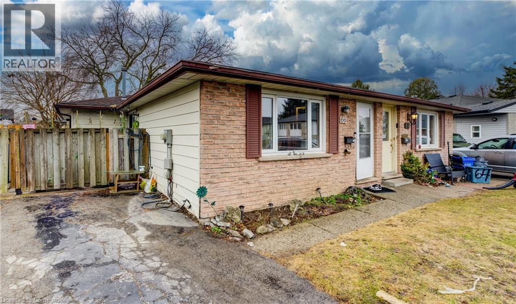 Photo 4 of 66 Harvest Court, Kitchener ON