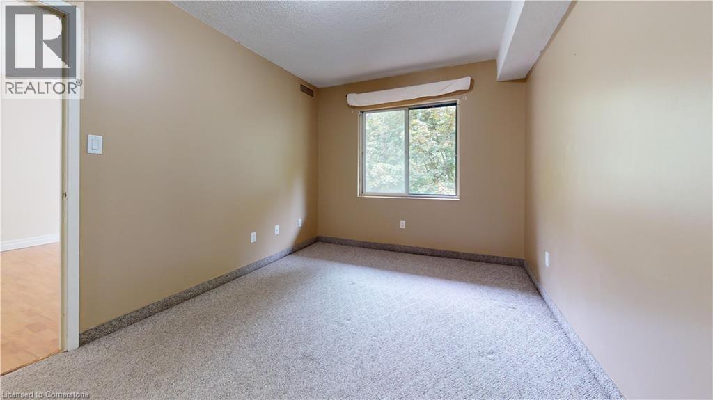 Photo 1 of 15 Hofstetter Avenue Unit 403, Kitchener ON