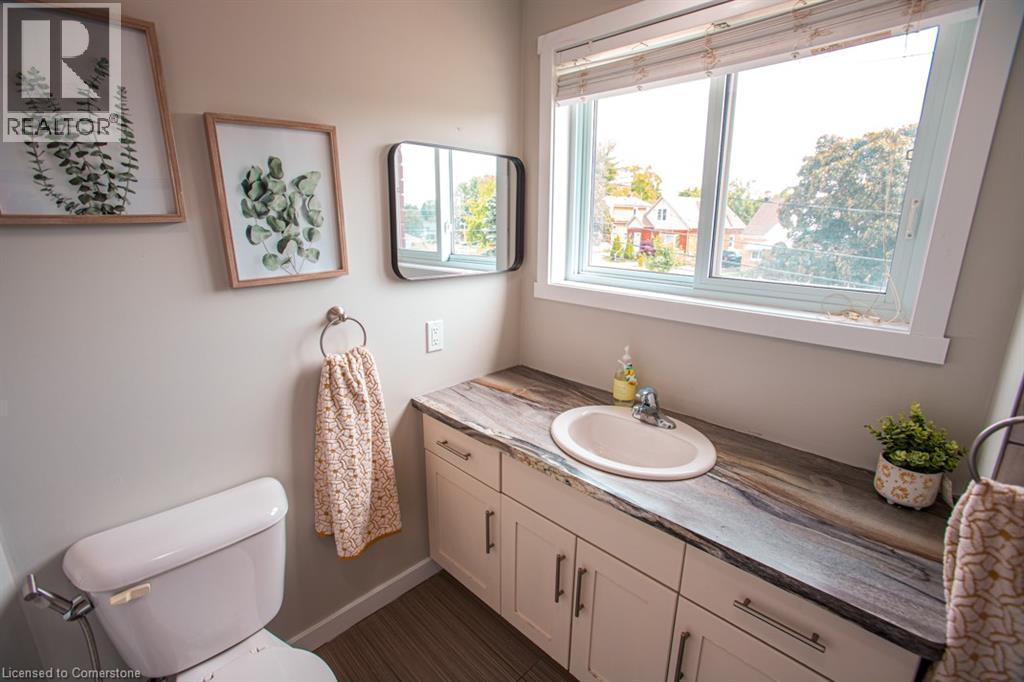 Photo 15 of 489 East Avenue Unit B, Kitchener ON