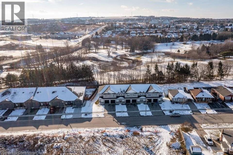 Photo 11 of 490 Lampman Place, Woodstock ON