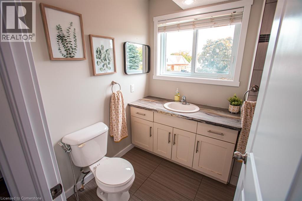 Photo 33 of 489 East Avenue Unit B, Kitchener ON