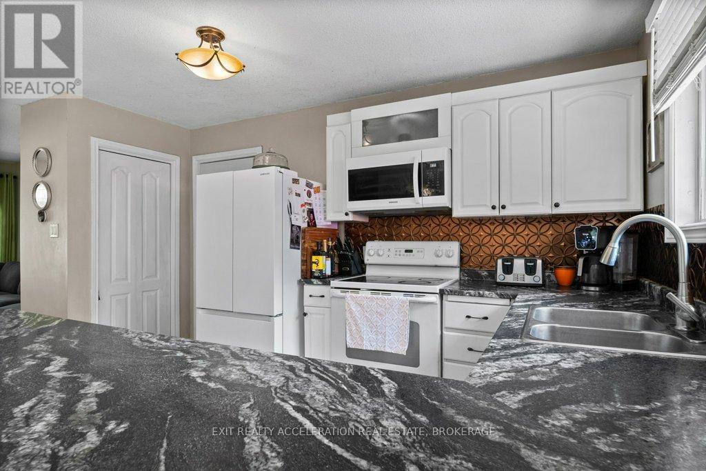 Photo 13 of 35 Riverview Drive, Greater Napanee ON