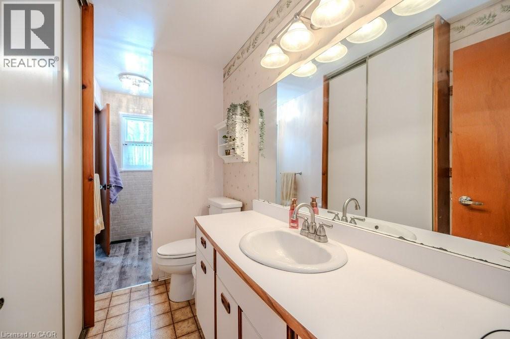 Photo 10 of 39 Bannockburn Road, Kitchener ON