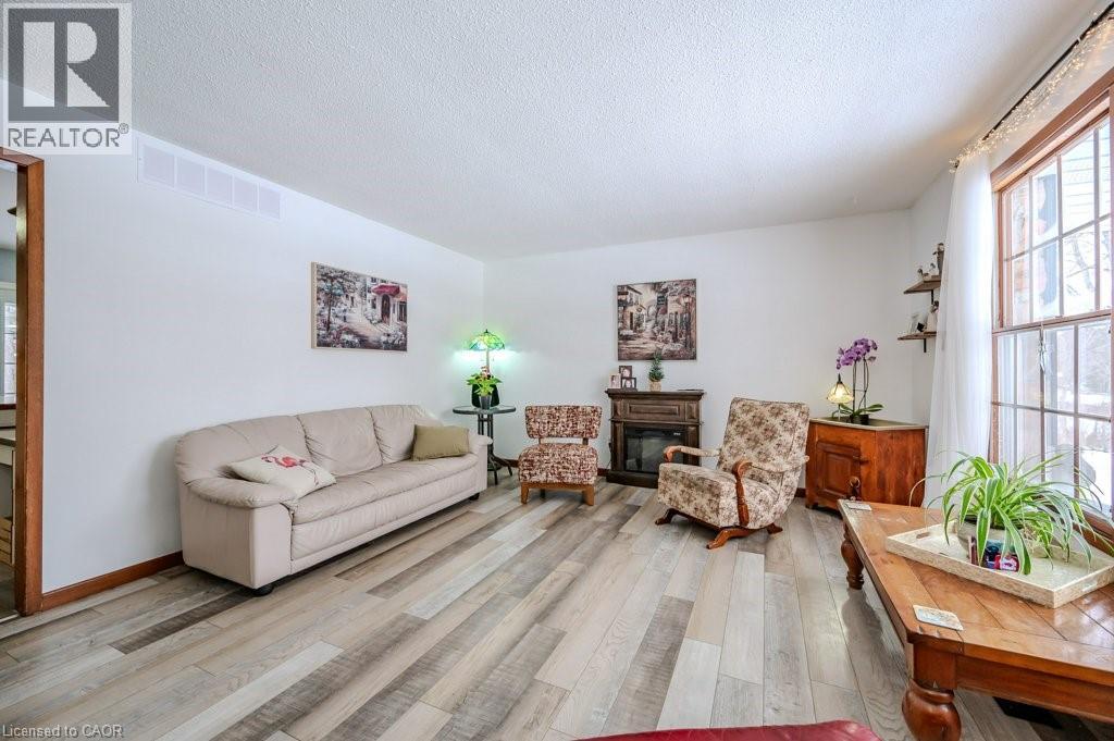 Photo 19 of 39 Bannockburn Road, Kitchener ON