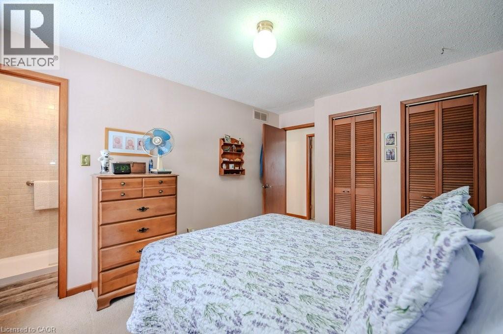 Photo 3 of 39 Bannockburn Road, Kitchener ON