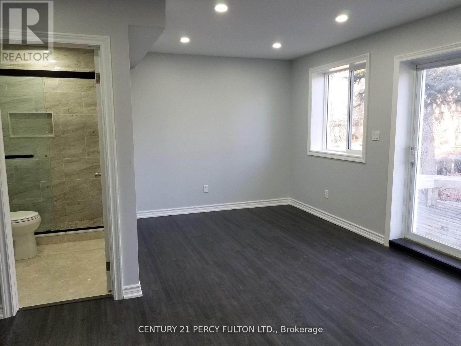 Photo 9 of Mainflr 401 Anderson Street, Whitby ON