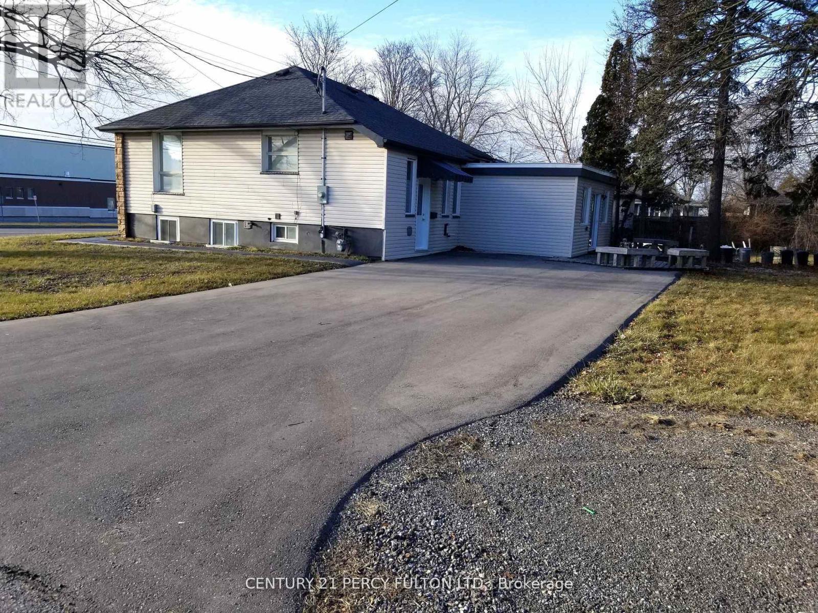 Photo 18 of Mainflr 401 Anderson Street, Whitby ON
