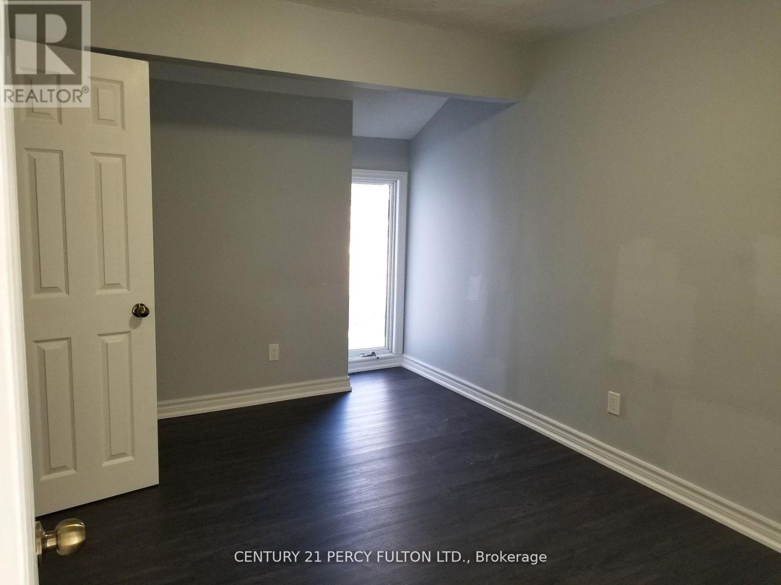 Photo 3 of Mainflr 401 Anderson Street, Whitby ON