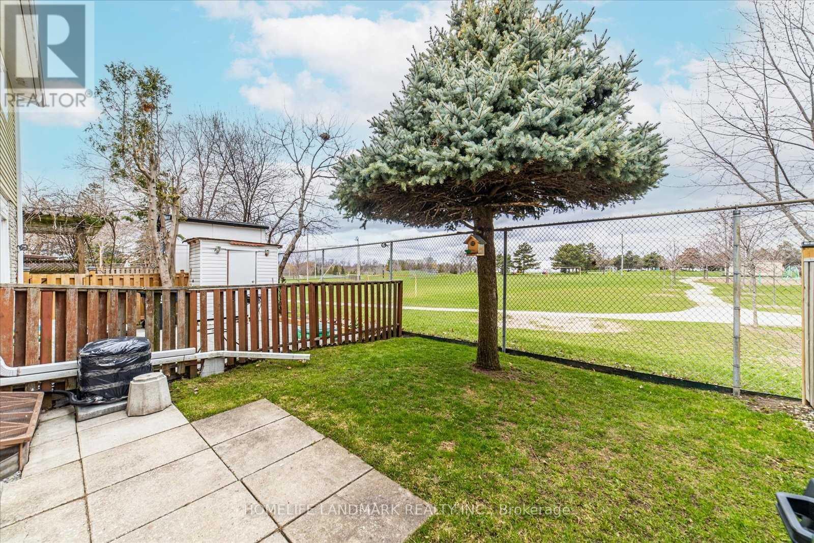 Photo 12 of 72 Rakewood Crescent, Toronto ON