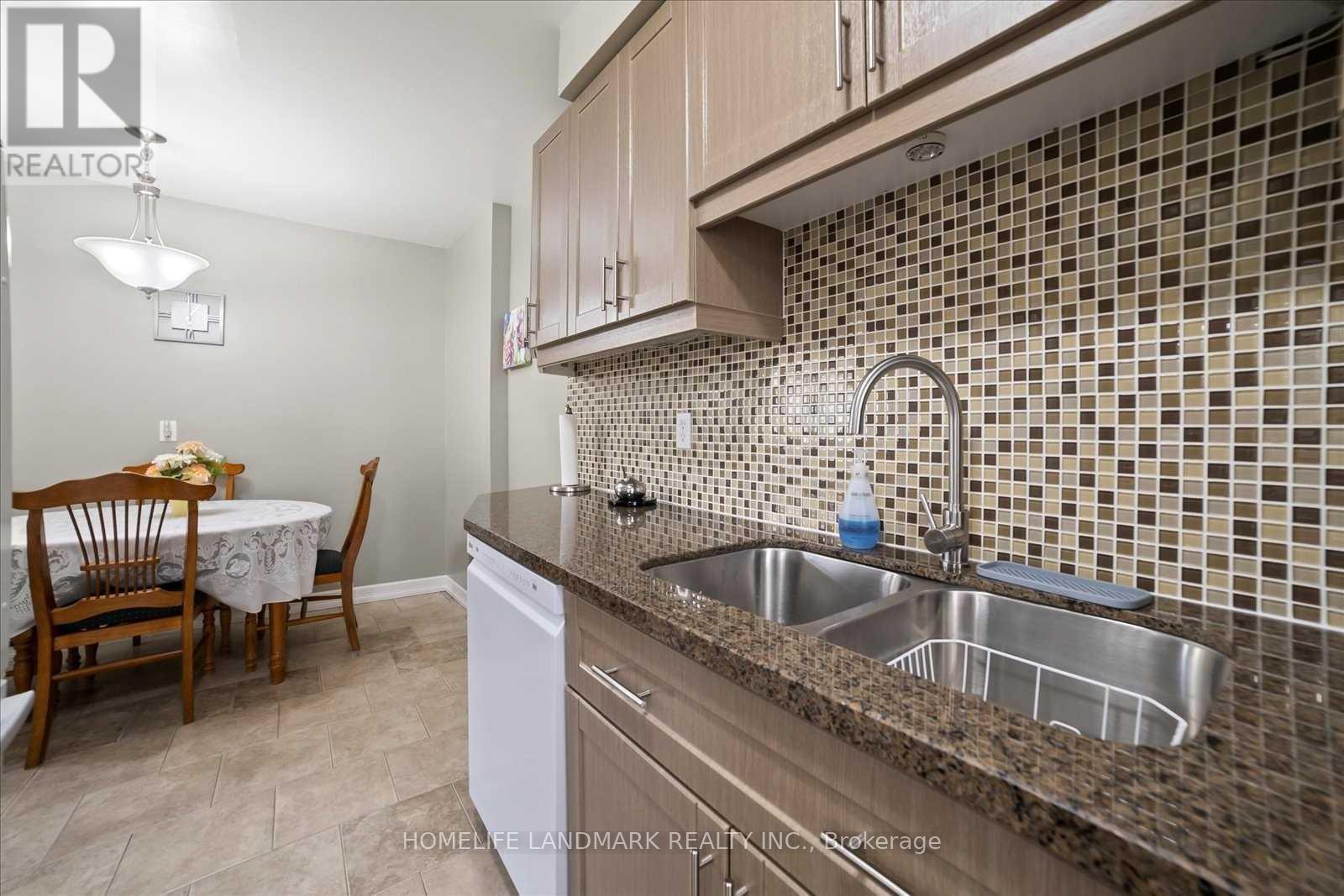 Photo 4 of 72 Rakewood Crescent, Toronto ON