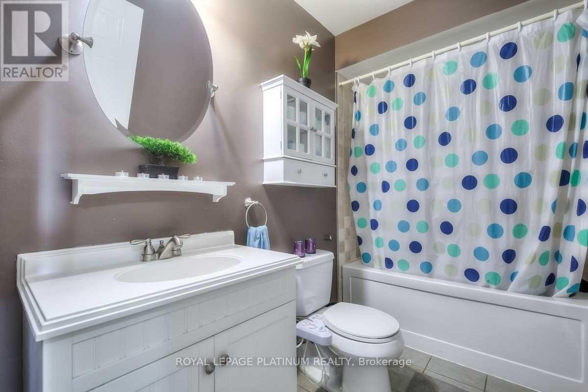 Photo 12 of 87 Poolton Crescent, Clarington ON