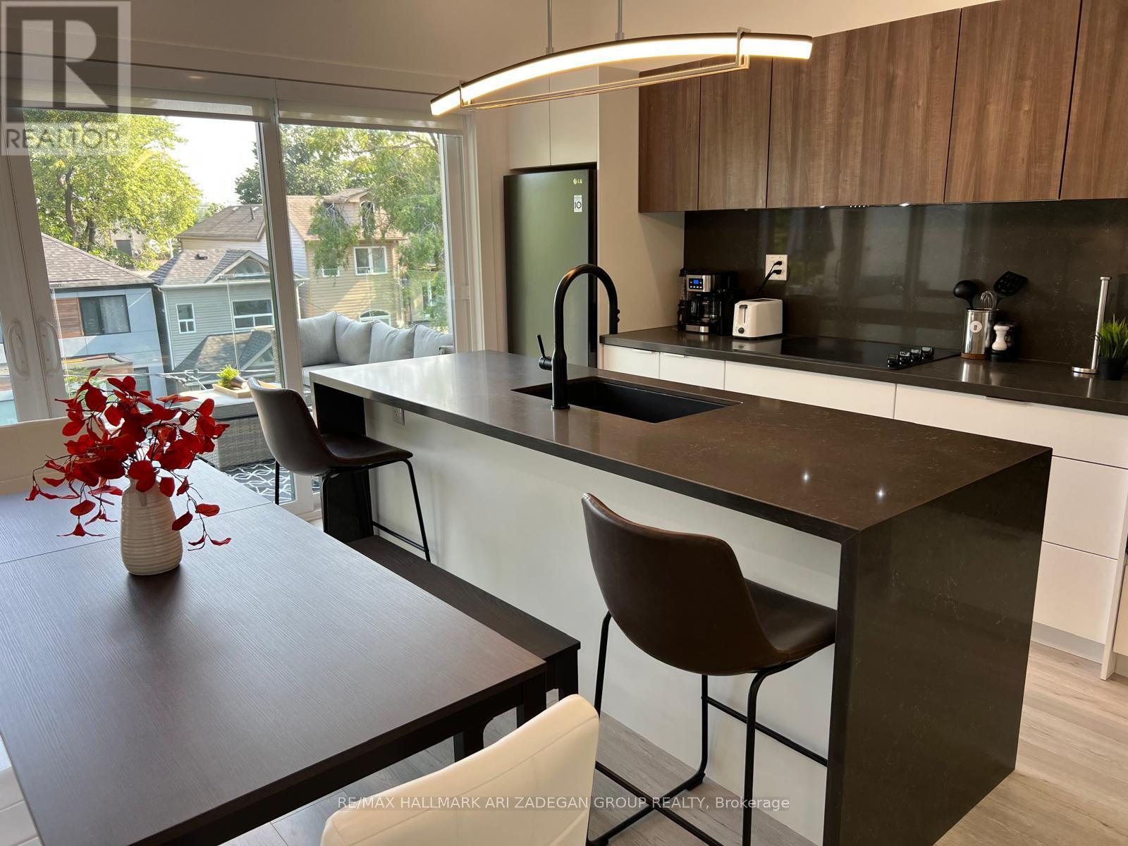 Photo 13 of 3 16 Minto Street, Toronto ON