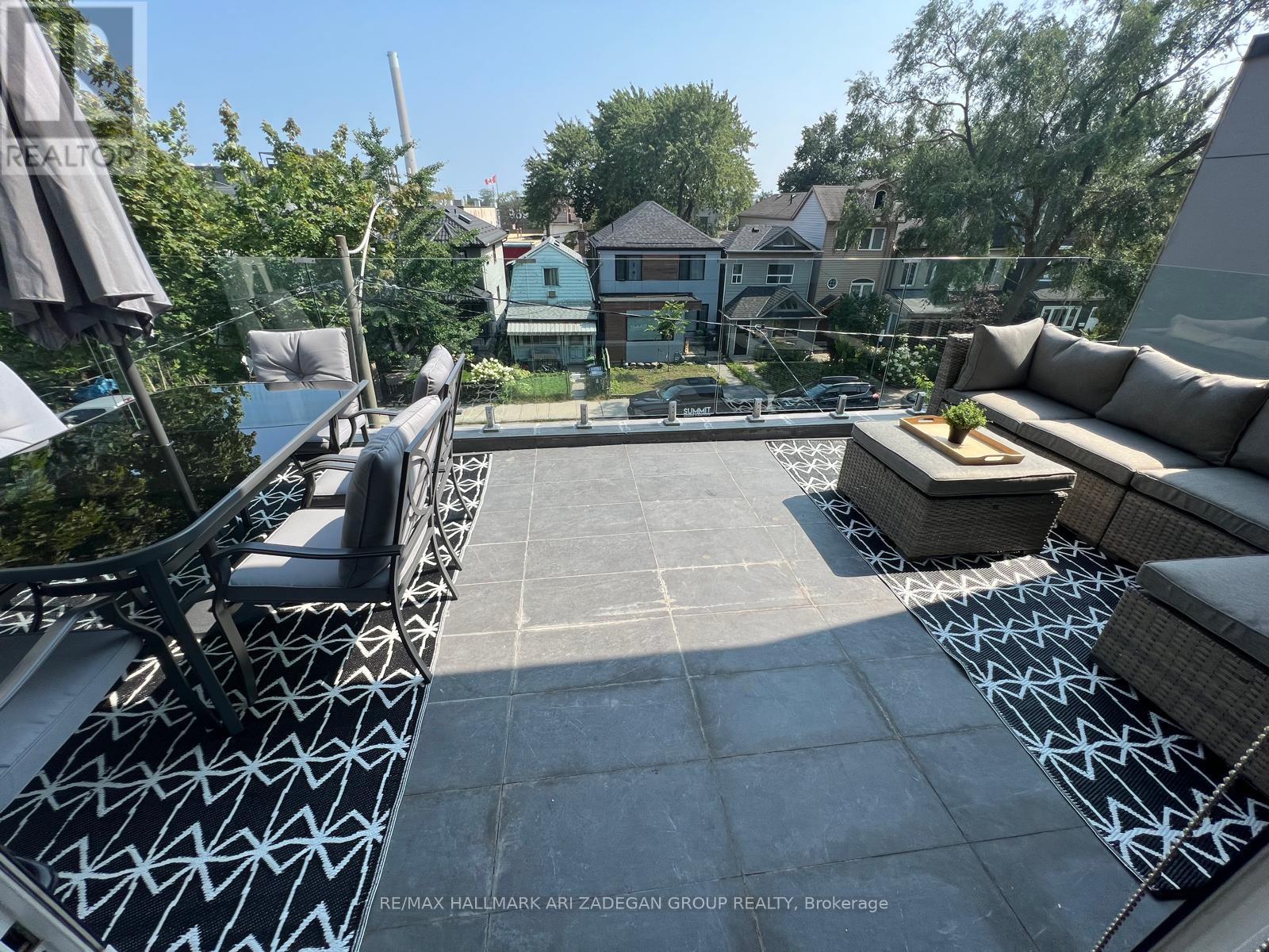 Photo 1 of 3 16 Minto Street, Toronto ON
