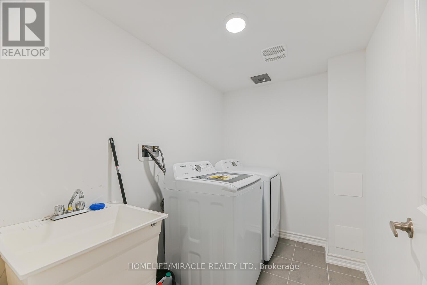 Photo 4 of 138 Elgin Street, Orillia ON