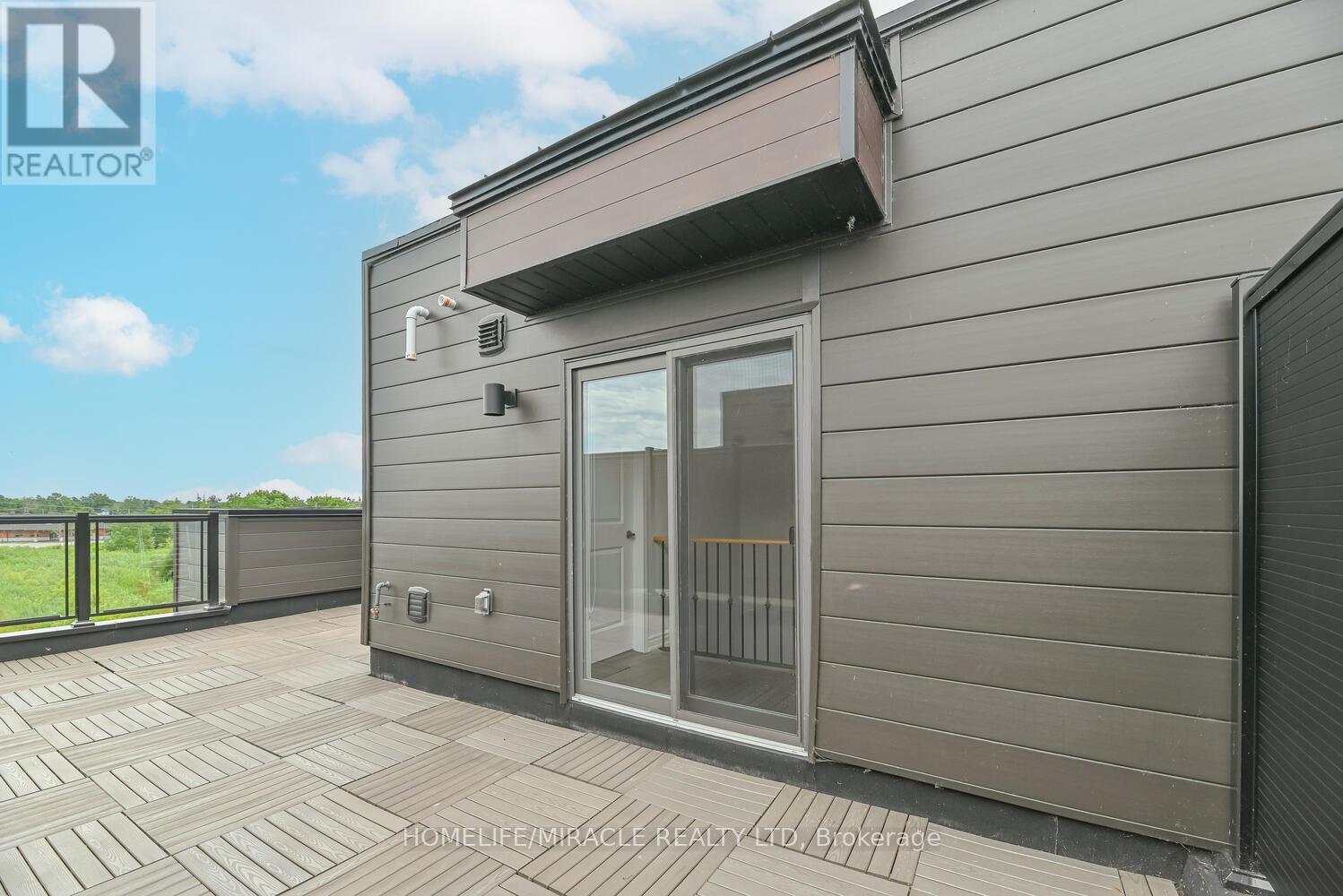 Photo 17 of 138 Elgin Street, Orillia ON