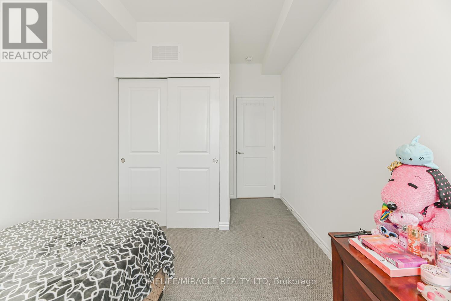 Photo 5 of 138 Elgin Street, Orillia ON