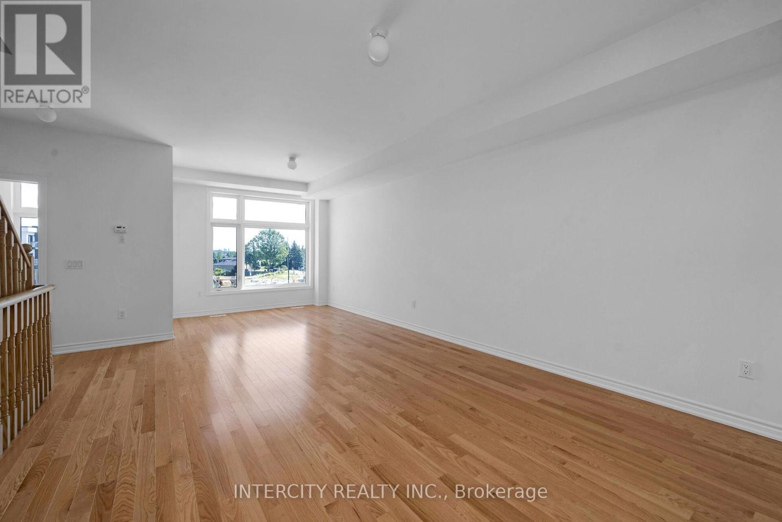 Photo 14 of 8 Radisson Street, Vaughan ON