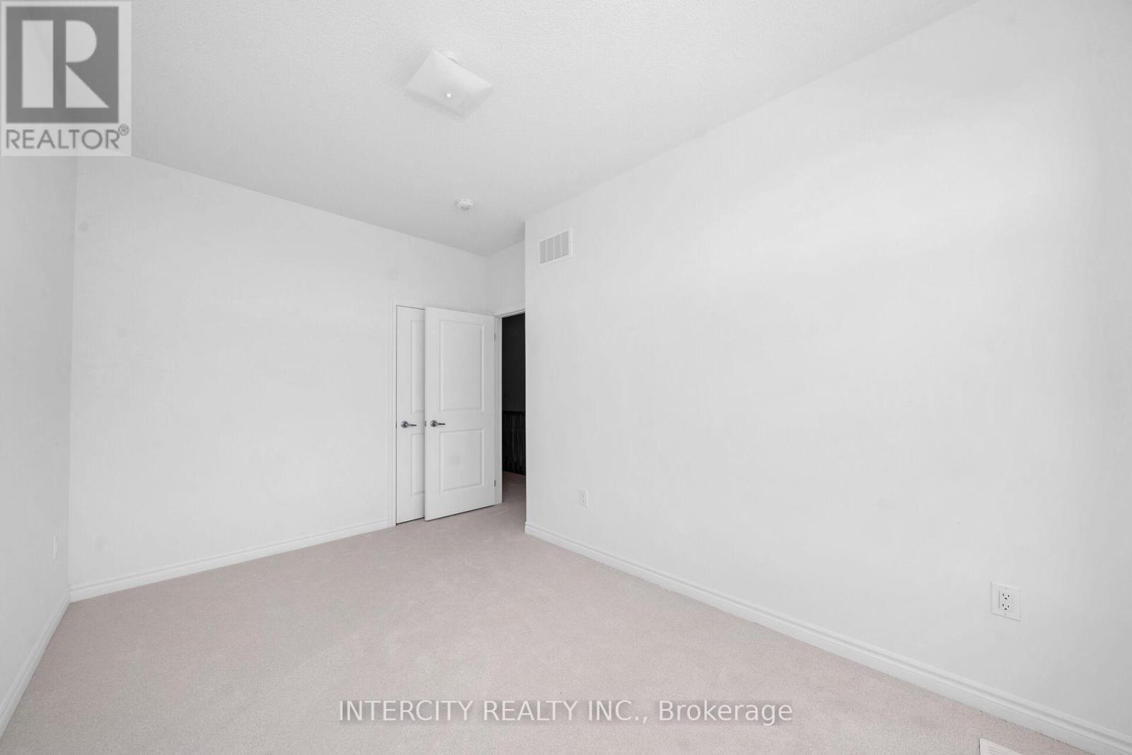 Photo 13 of 8 Radisson Street, Vaughan ON