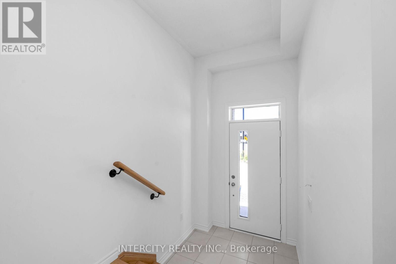 Photo 8 of 8 Radisson Street, Vaughan ON