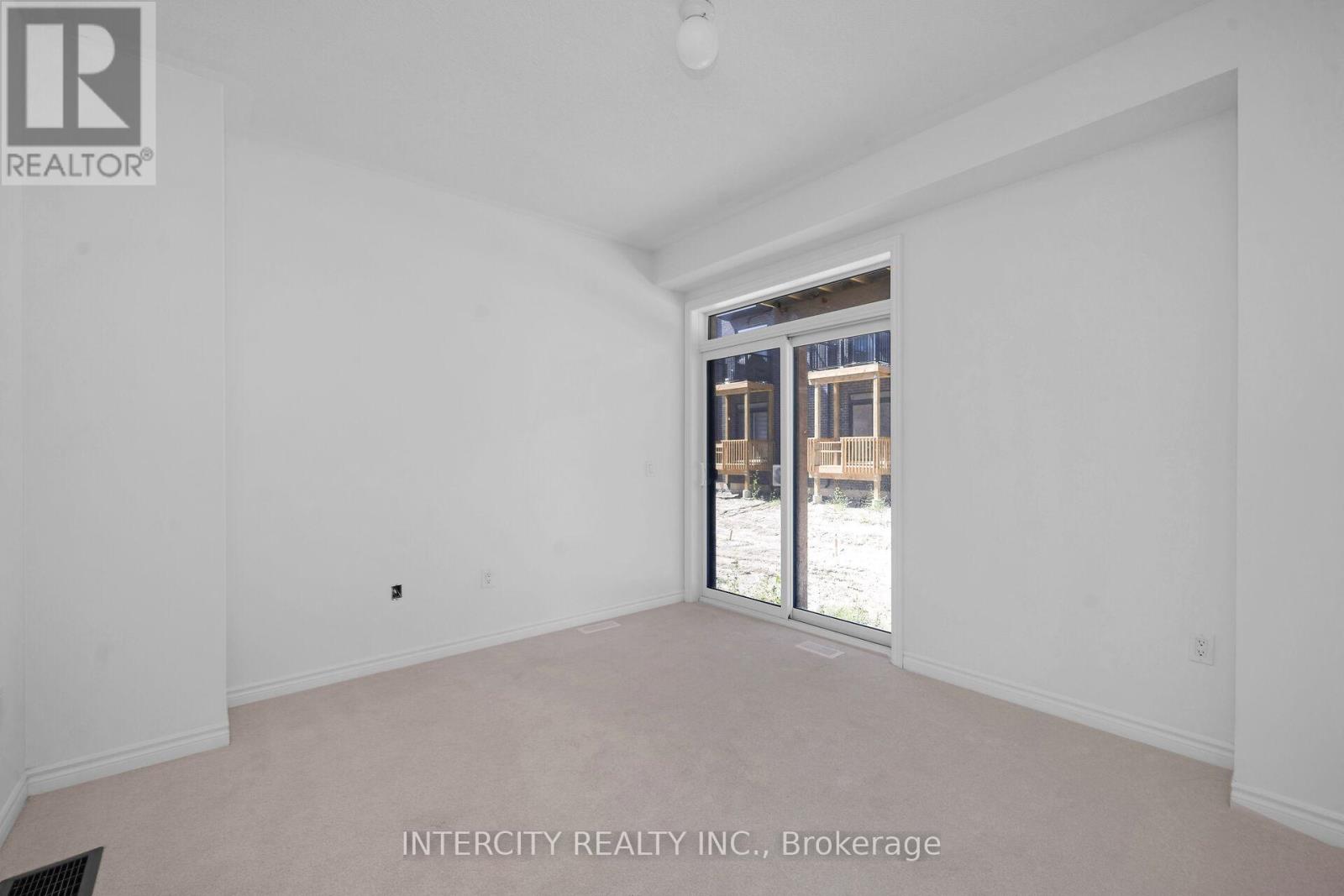 Photo 10 of 8 Radisson Street, Vaughan ON