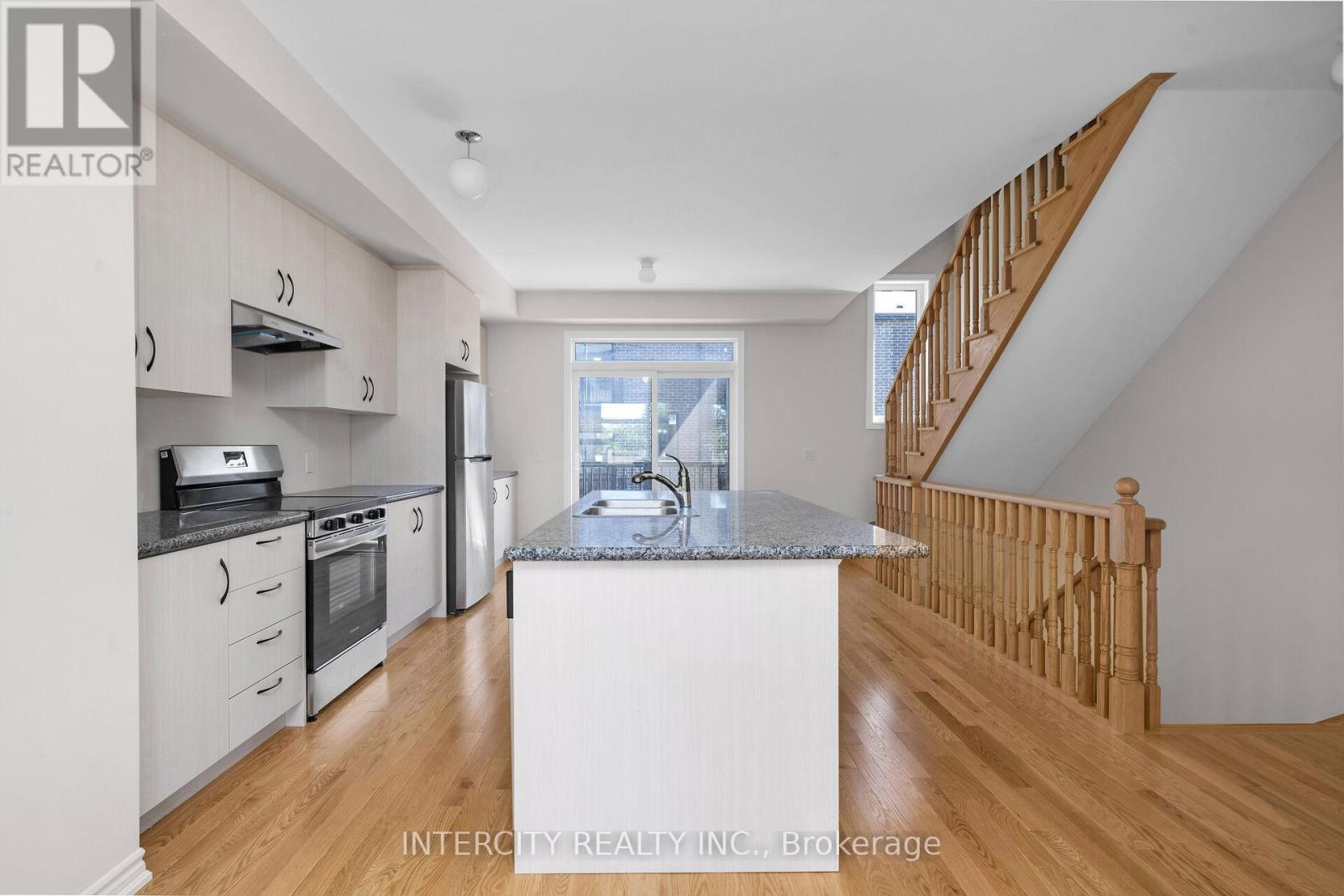 Photo 18 of 29 Drainie Street, Vaughan ON