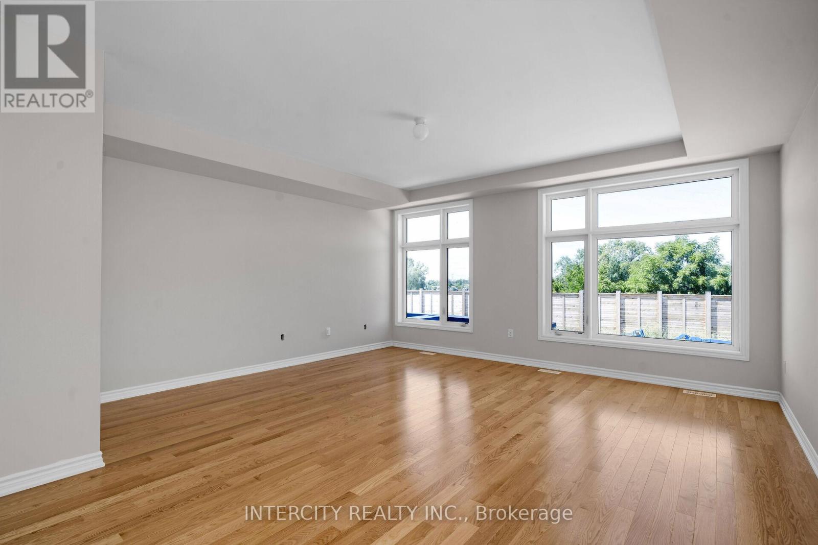 Photo 8 of 29 Drainie Street, Vaughan ON