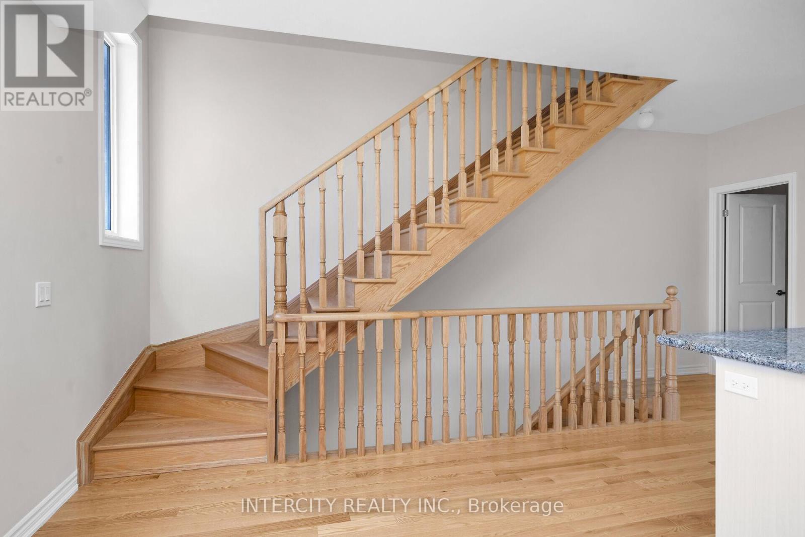 Photo 13 of 29 Drainie Street, Vaughan ON