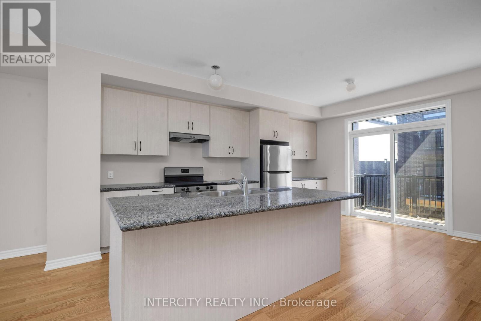 Photo 17 of 29 Drainie Street, Vaughan ON