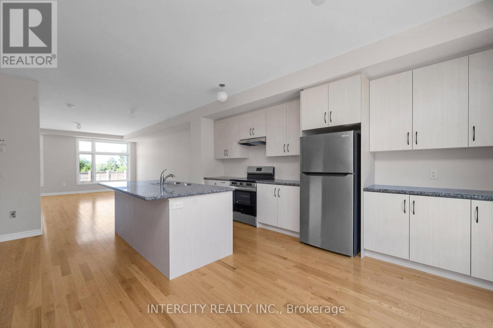 Photo 7 of 29 Drainie Street, Vaughan ON