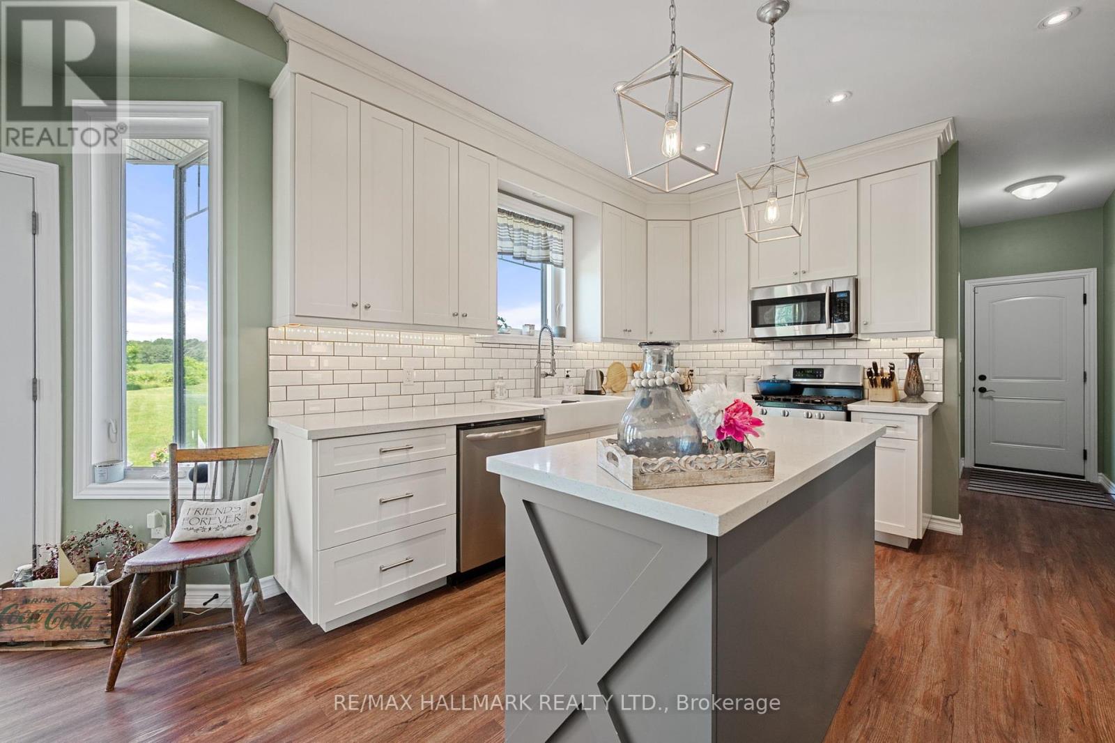 Photo 11 of 185 Riverbank Drive, Georgina ON