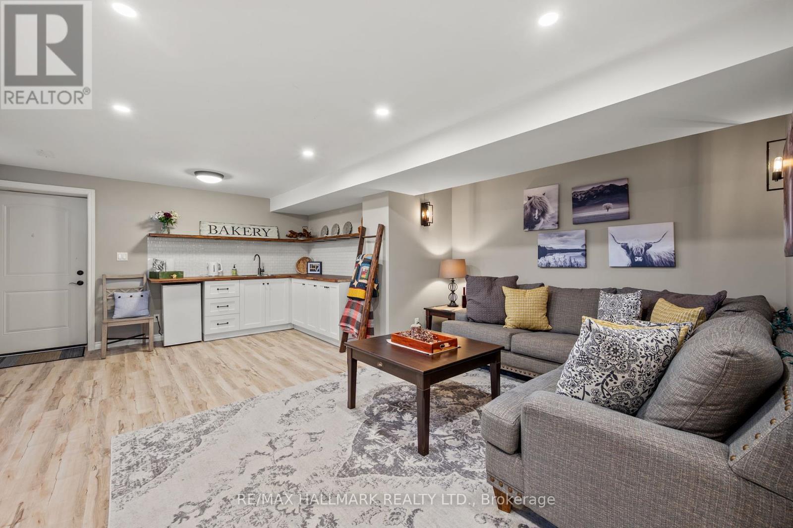 Photo 31 of 185 Riverbank Drive, Georgina ON
