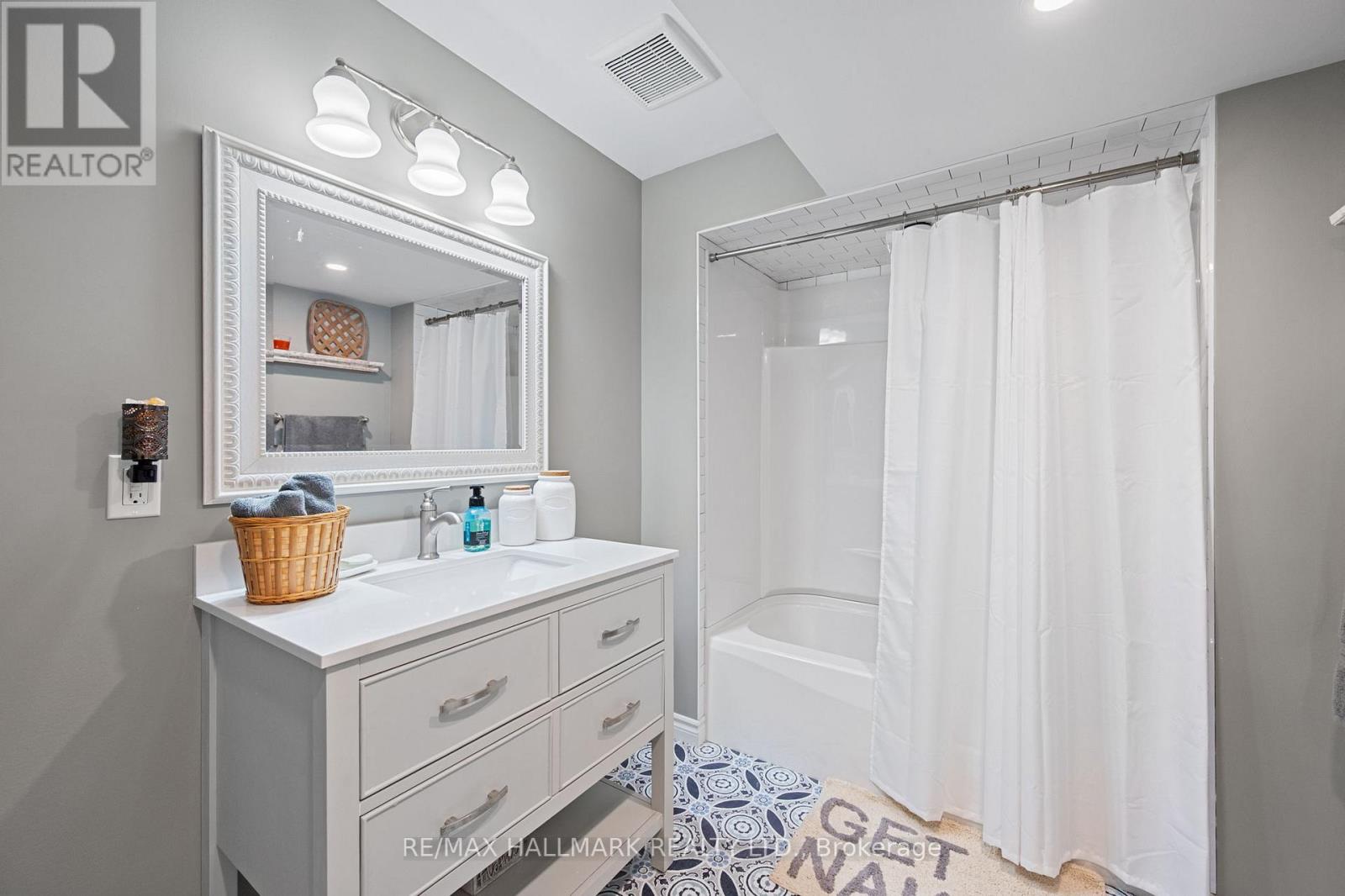 Photo 38 of 185 Riverbank Drive, Georgina ON
