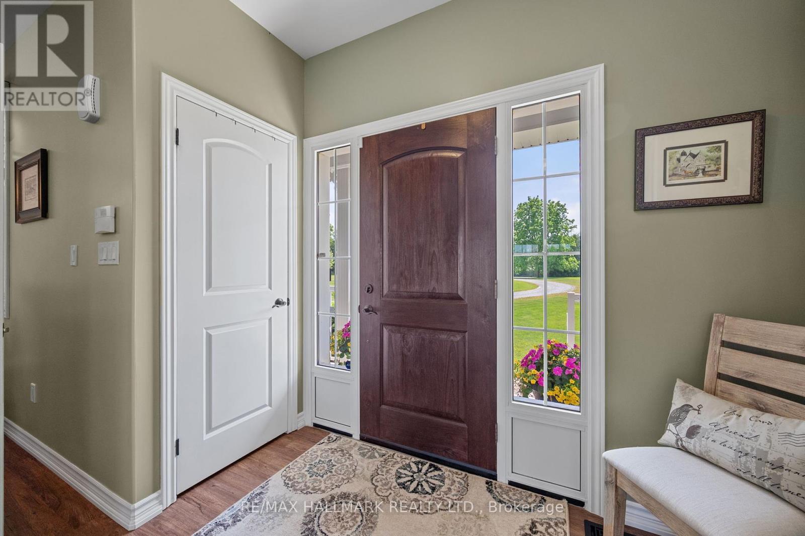 Photo 4 of 185 Riverbank Drive, Georgina ON