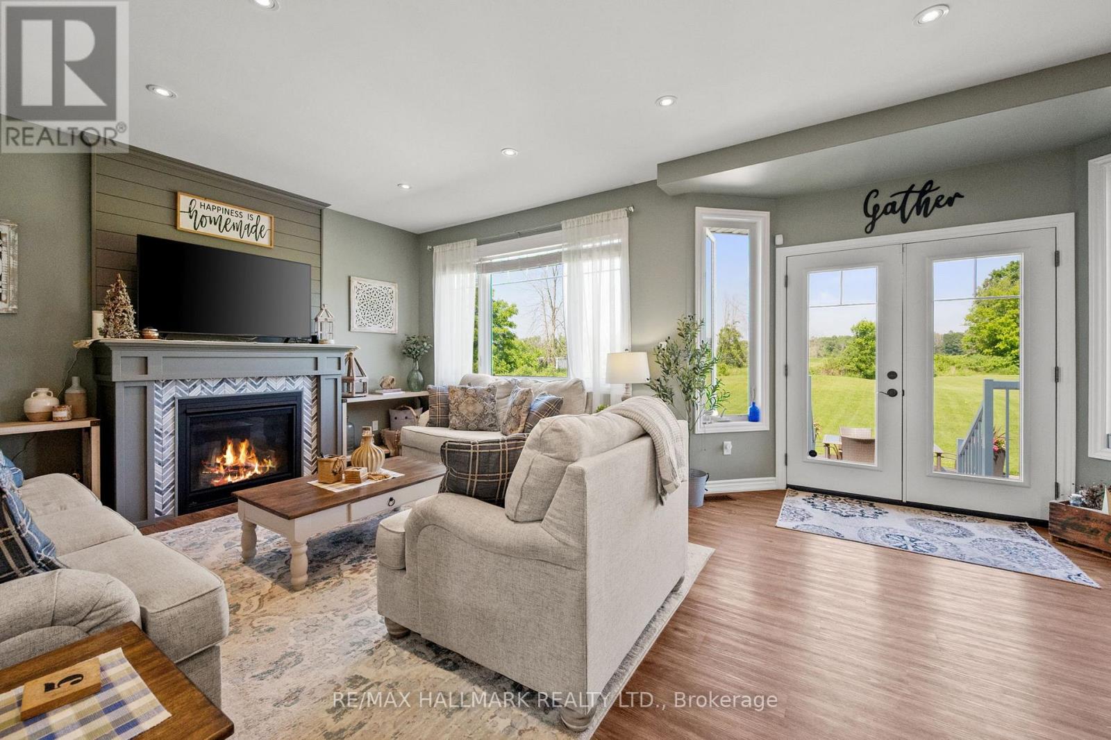 Photo 7 of 185 Riverbank Drive, Georgina ON