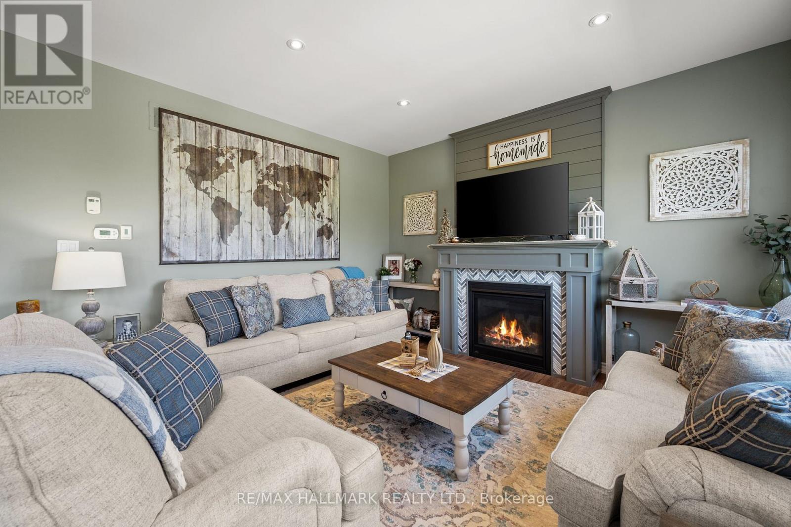 Photo 8 of 185 Riverbank Drive, Georgina ON