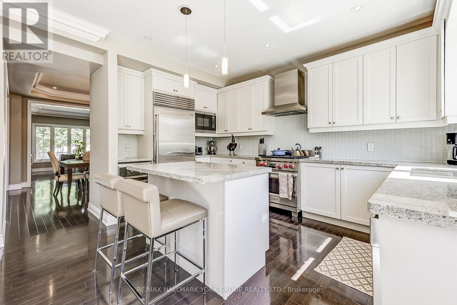 Photo 37 of 1022 Sherman Brock Circle, Newmarket ON