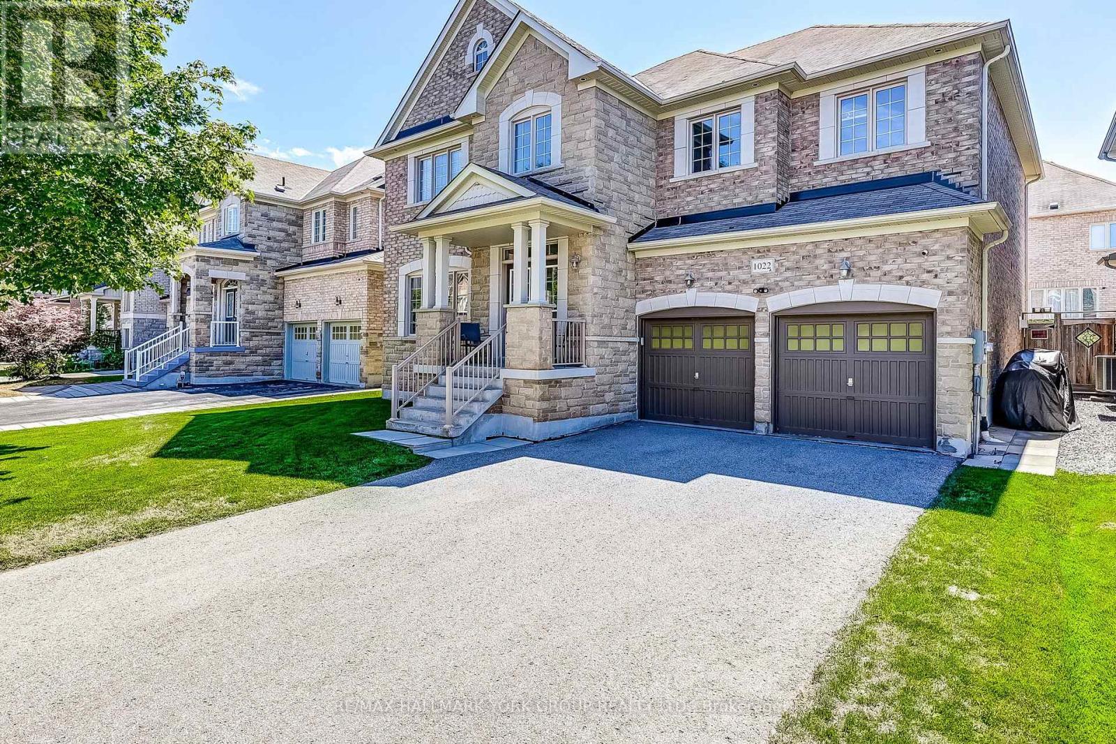 Photo 1 of 1022 Sherman Brock Circle, Newmarket ON