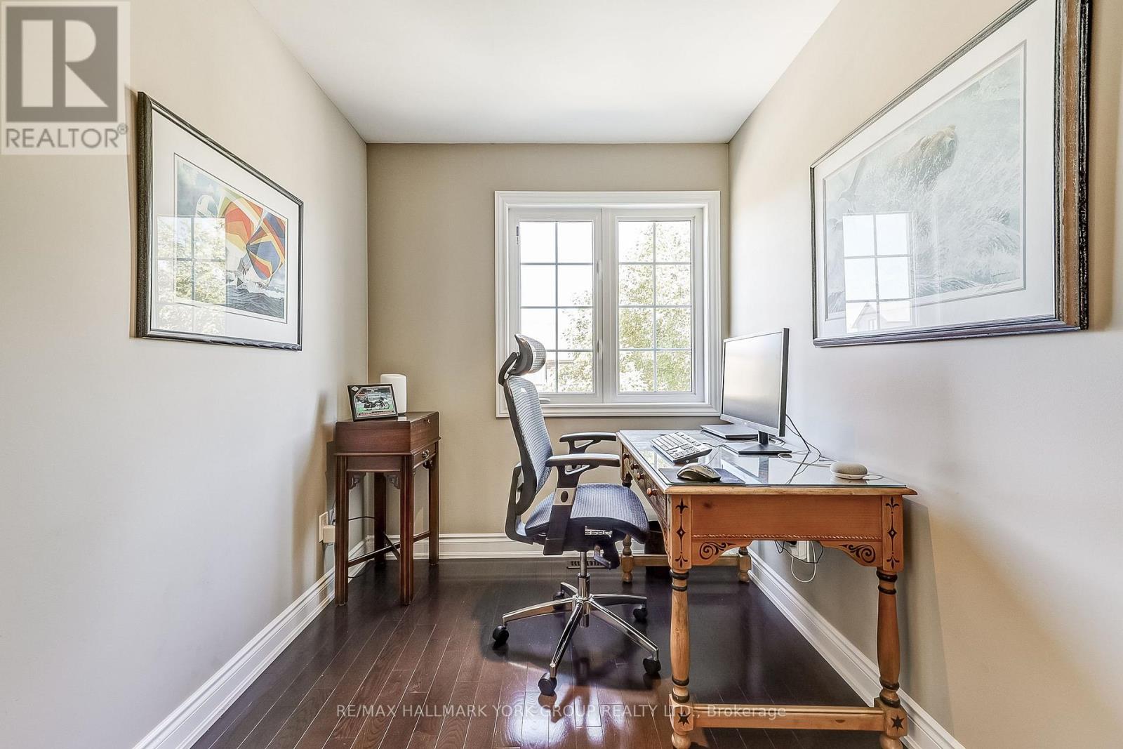 Photo 8 of 1022 Sherman Brock Circle, Newmarket ON