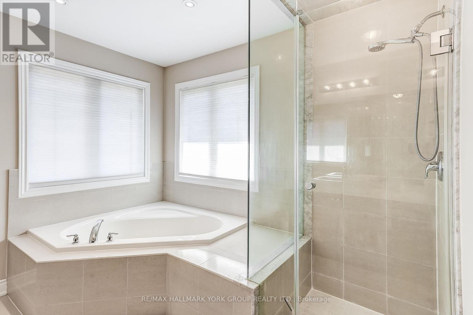 Photo 28 of 1022 Sherman Brock Circle, Newmarket ON