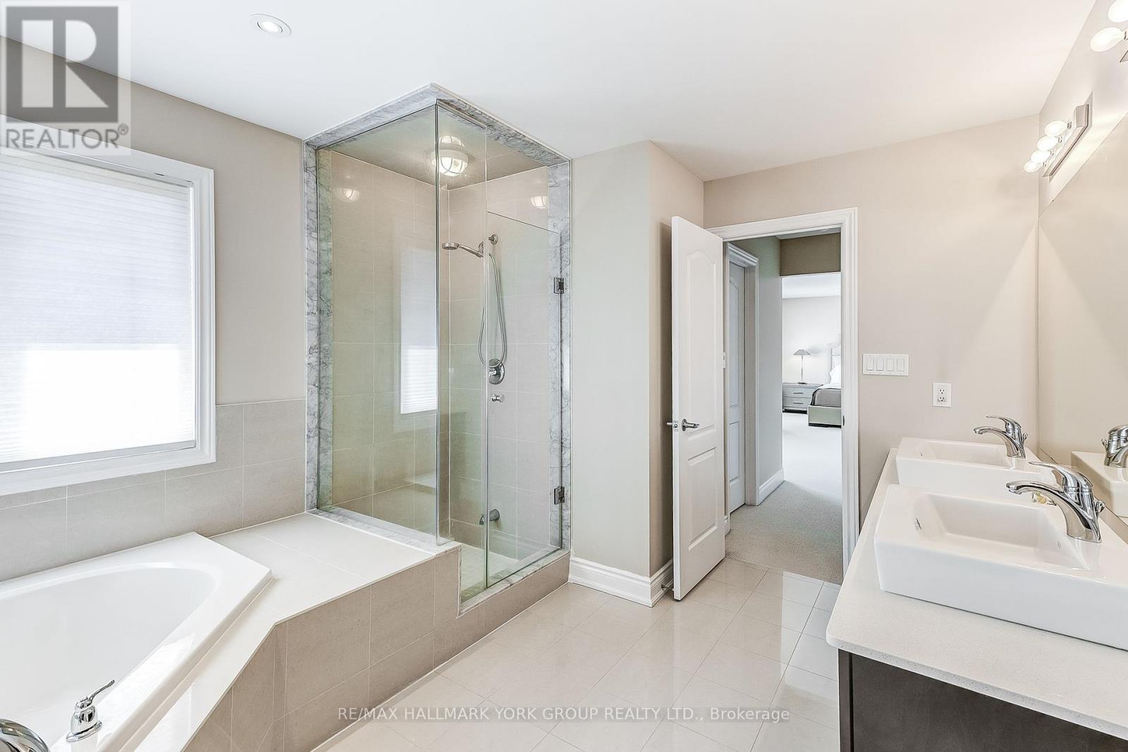 Photo 2 of 1022 Sherman Brock Circle, Newmarket ON